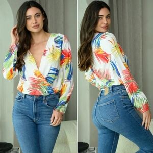 Trend Setter Diva Tropical Print Long Sleeve Surplice Bodysuit NWT Medium